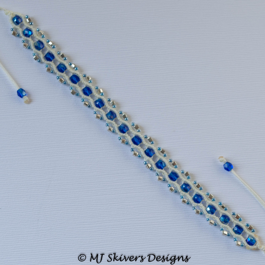 Simple Wavy Micro Macrame Bracelet - White and Royal