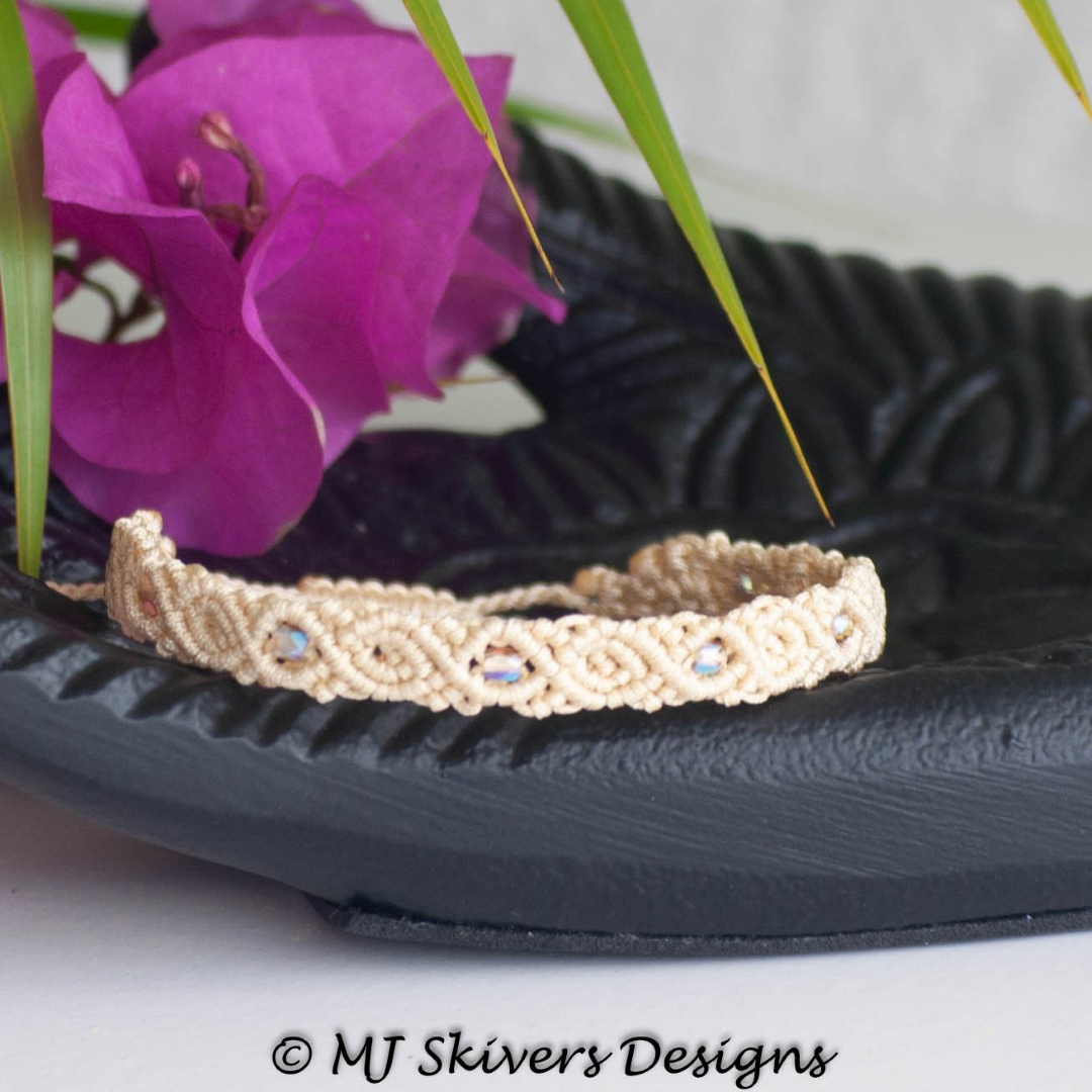 Micro Macrame Walnut Bracelet - Champagne