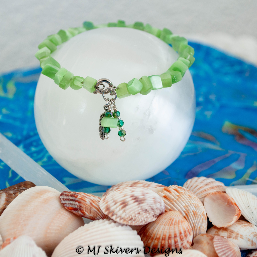 Cats Eye Chunk Memory Wire Bracelet - Green & Silver