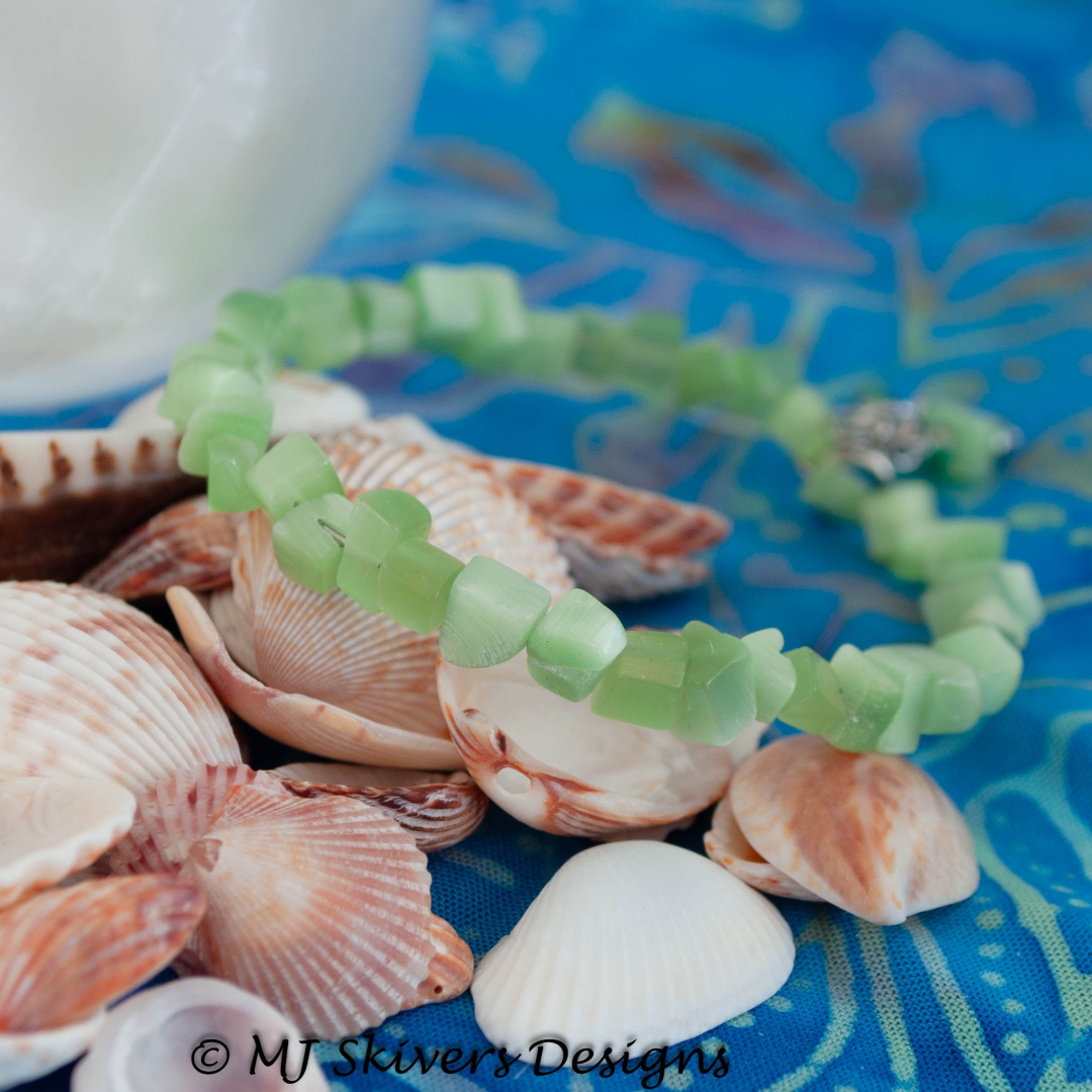 Cats Eye Chunk Memory Wire Bracelet - Green & Silver